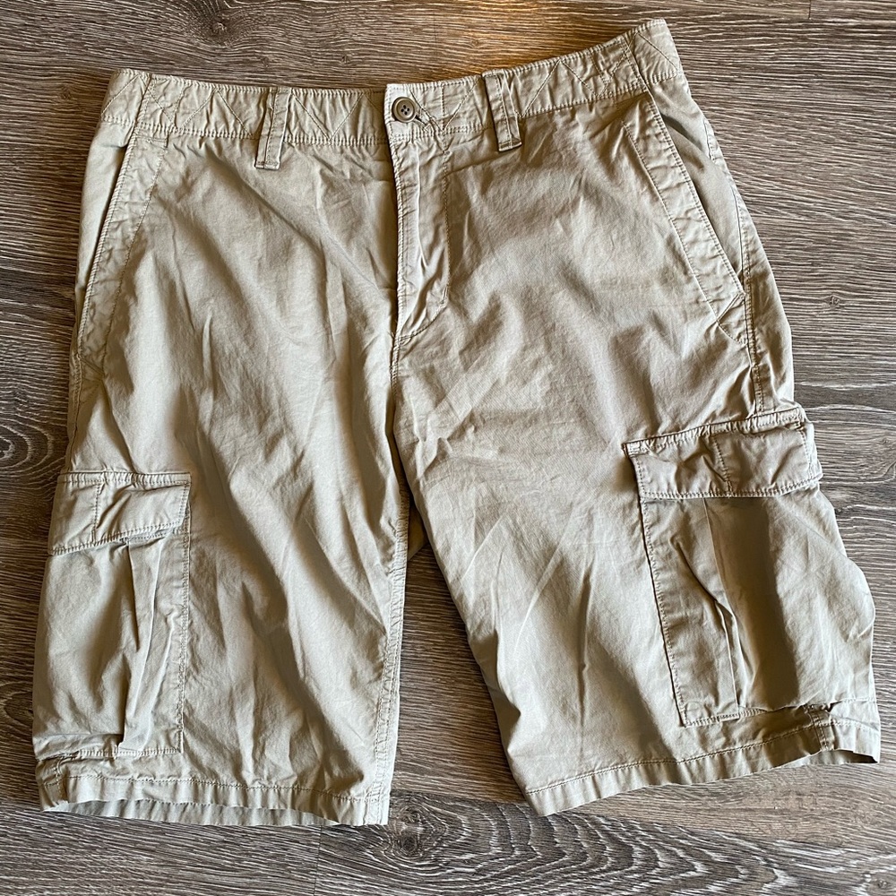 Banana Republic Cargo shorts Size 32 tan